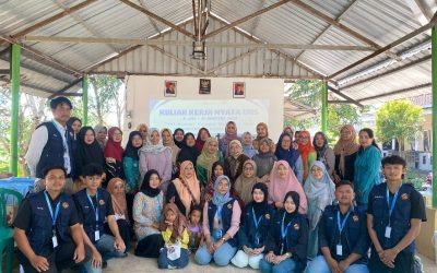 MANFAATKAN LAHAN SEMPIT DI PERUMAHAN, MAHSISWA KKN UNS 39 DESA TRITIH LOR MENGGELAR PELATIHAN HIDROPONIK SISTEM DFT