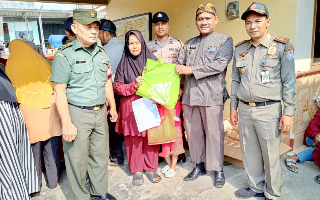 PENYALURAN BANTUAN CADANGAN PANGAN PEMERINTAH (CPP) BAGI KELUARGA BERESIKO STUNTING DESA TRITIH LOR